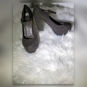 Liliana grey pumps